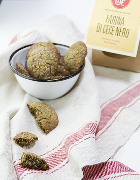 biscotti senza glutine di cece nero_01