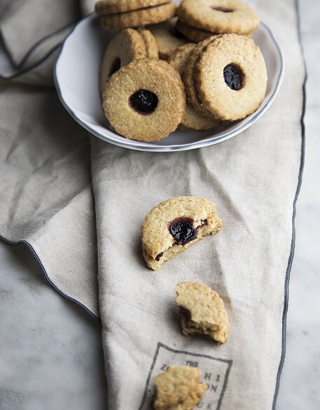 biscotti speziati con confettura di frutti di bosco_02
