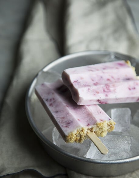 Stecco gelato allo yogurt e lamponi con crumble_03