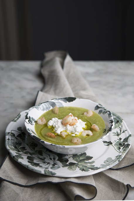 Vellutata di broccolo con fiocchi di latte e gamberetti