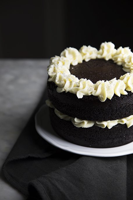 torta al cioccolato con crema al cioccolato bianco