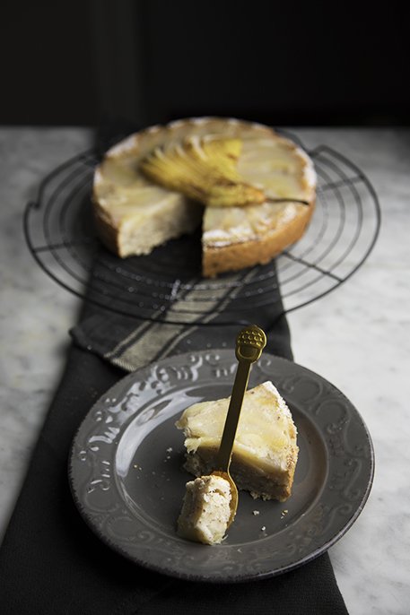 Torta rovesciata alle pere e nocciole (senza uova)