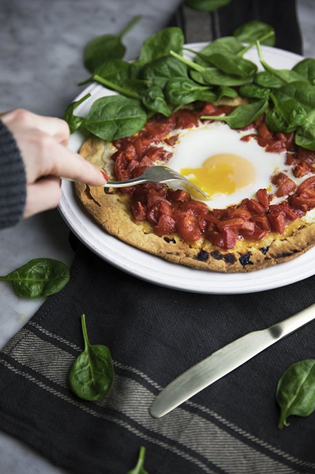 Piadipizza con uovo e spinacini