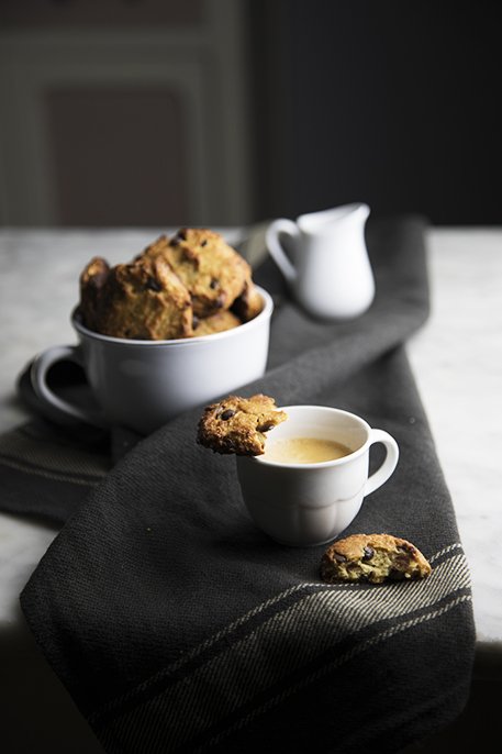 Biscotti al sesamo con gocce di cioccolato