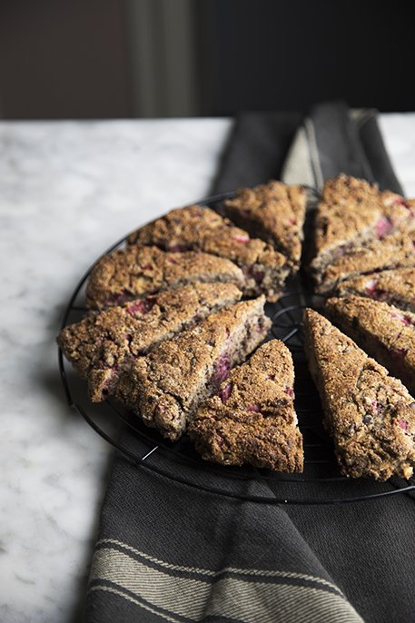 Scones senza glutine alle fragole e cioccolato