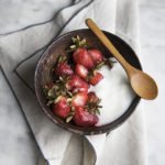 spuntino sano – fragole arrosto con yogurt bianco_02 spuntino sano - fragole arrosto con yogurt bianco