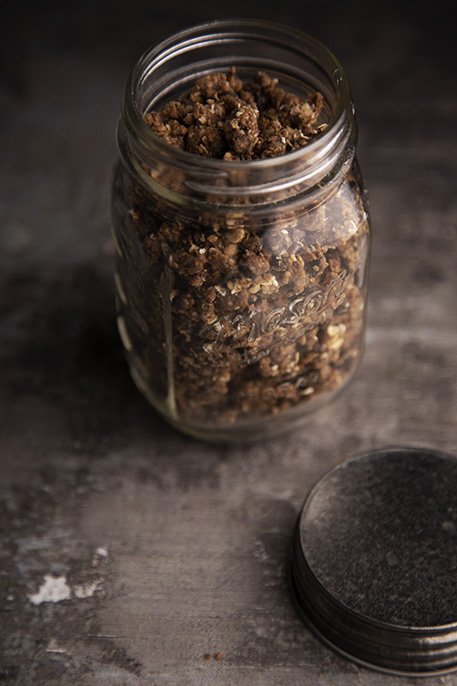 granola senza cottura al cioccolato e caramello salato