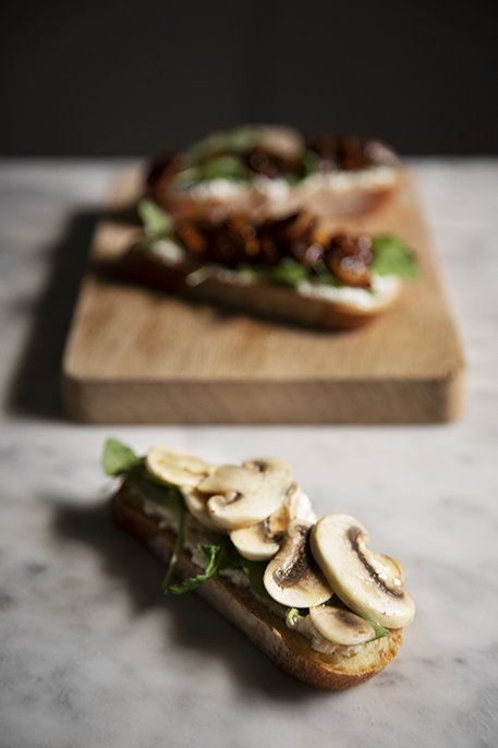 Crostoni estivi con funghi (con e senza cottura)